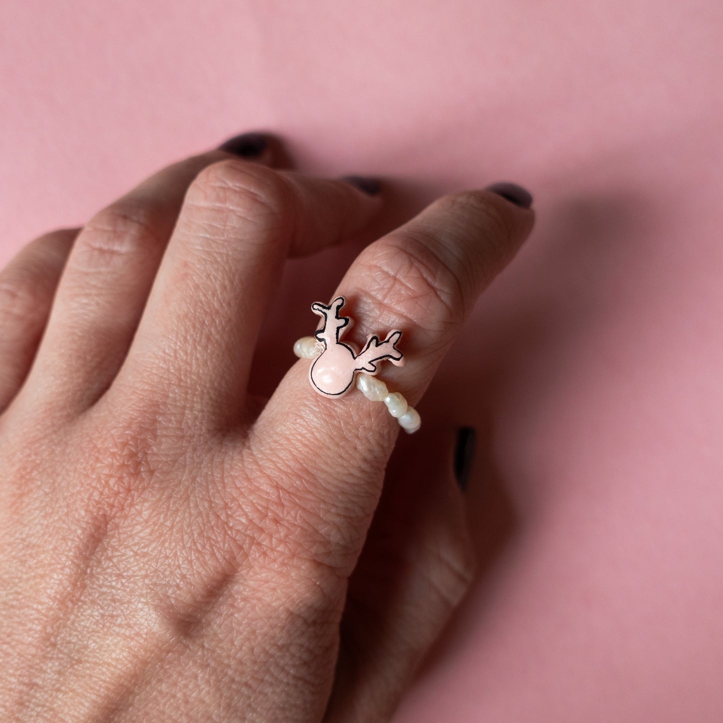 Sweet Winter pearl ring with reindeer