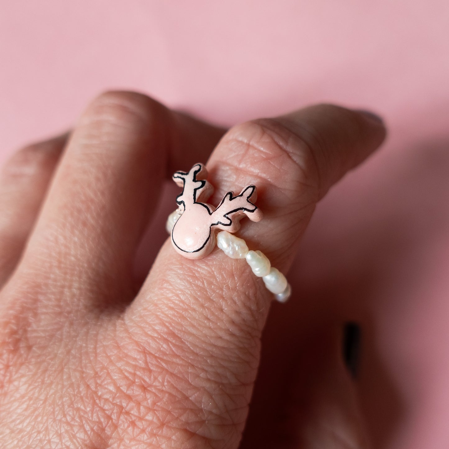 Sweet Winter pearl ring with reindeer